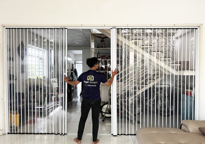 Cửa xếp lá nhựa trong suốt pha lê ngăn lạnh chia phòng Cửa xếp lá nhựa trong suốt pha lê ngăn lạnh chia phòng