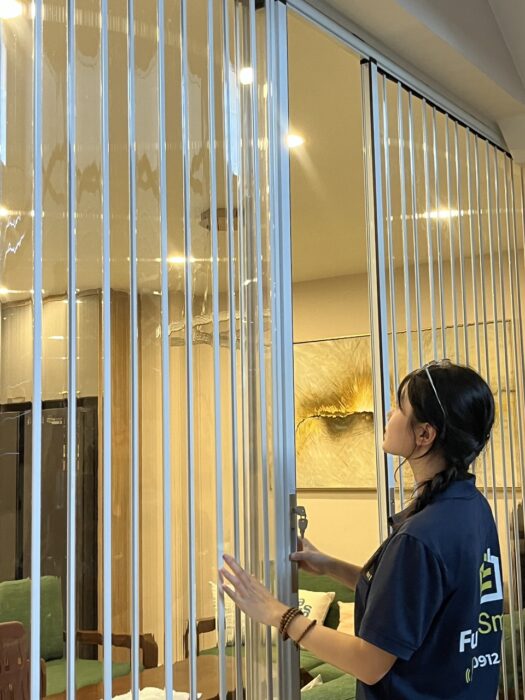 Cửa xếp lá nhựa trong suốt trong suốt Funismart Door đẹp hiện đại giá tốt Top 1 Việt Nam Cửa xếp lá nhựa trong suốt trong suốt Funismart Door đẹp hiện đại giá tốt Top 1 Việt Nam