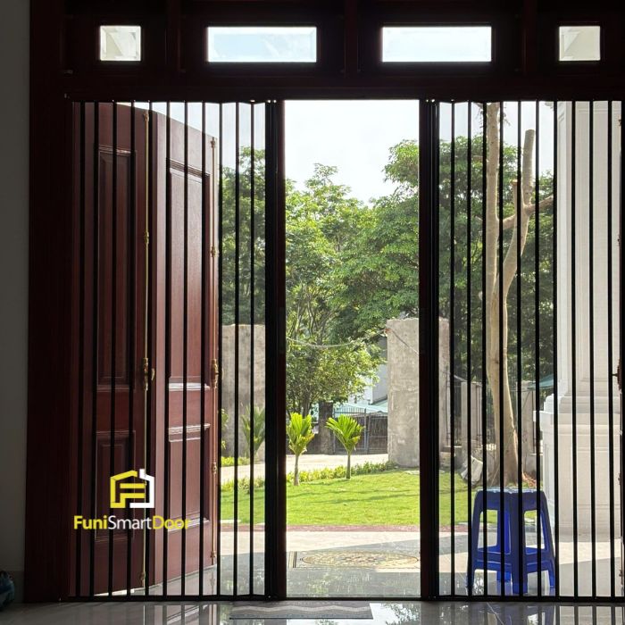 Cửa lưới xếp lá nhôm màu đen siêu bền, phong cách hiện đại