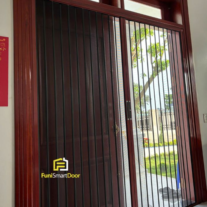 Cửa nhôm xếp lá lỗ màu vân gỗ