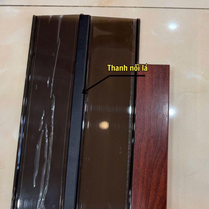 Thanh nối lá của vách ngăn cửa xếp lá nhựa màu trà
