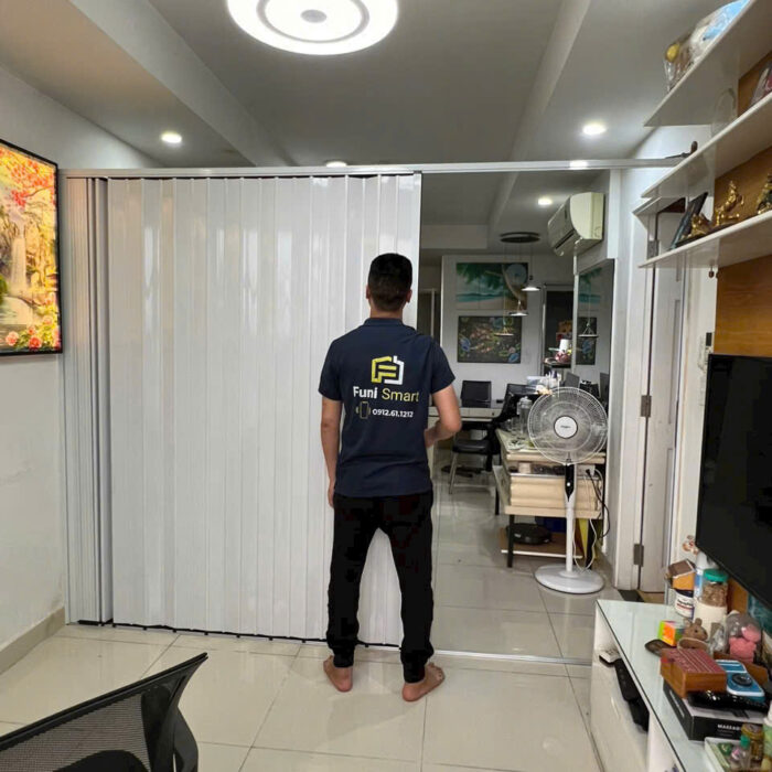 Vách ngăn chia phòng bằng nhôm xếp màu trắng