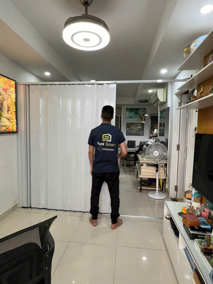 Vách ngăn chia phòng bằng nhôm xếp màu trắng