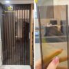 Vách ngăn cửa xếp lá nhựa màu trà